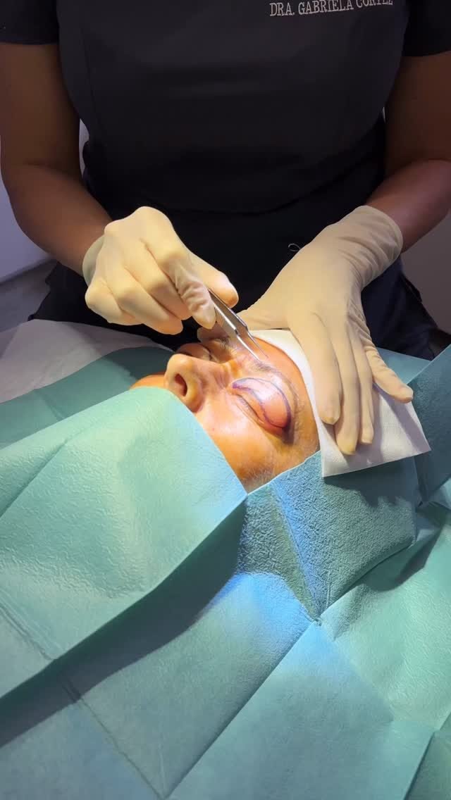 Instagram post from clinicadr.jimenez. This post is in position 1.